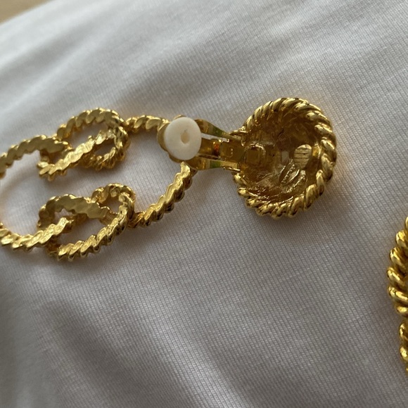 Golden tone rope look dangle Clip Earrings - Picture 5 of 5